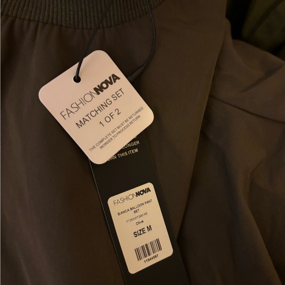 NWT- Fashion Nova Olive Green Wide-Leg Cargo 2 piece set - Picture 2 of 4